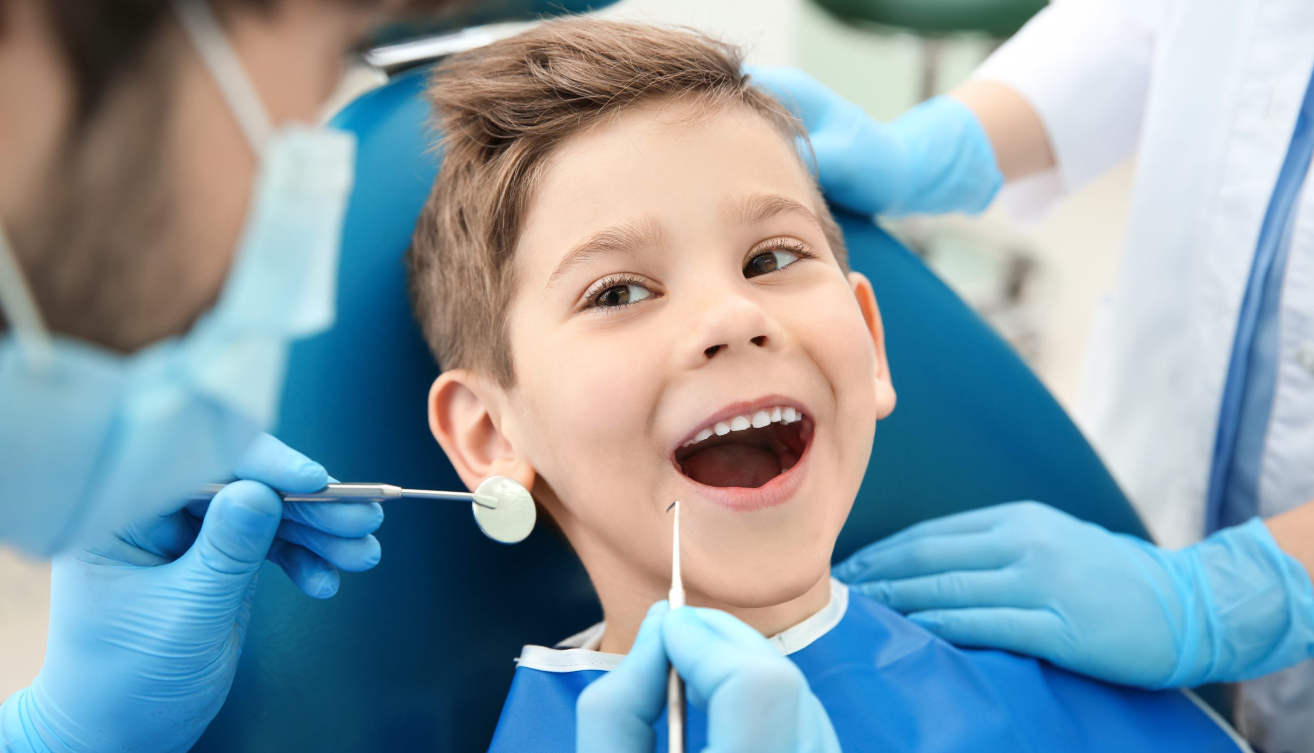 Фото ребенка в кресле стоматолога