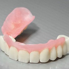 Зубной протез верхней челюсти